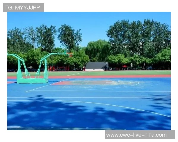 首体北校区足球场周边活动与设施全面探秘，畅享运动与休闲的完美结合